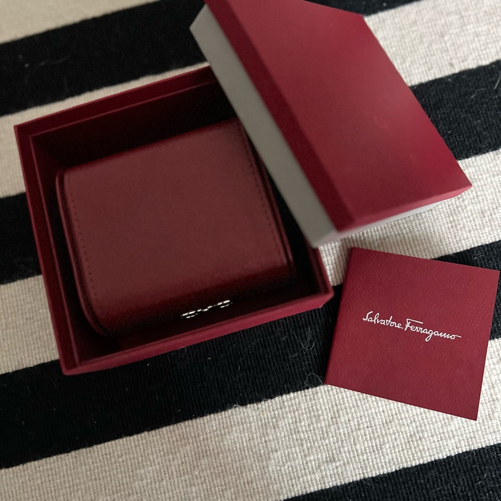 Salvatore Ferragamo Burgundy Leather Card Holder - Picture 5 of 8